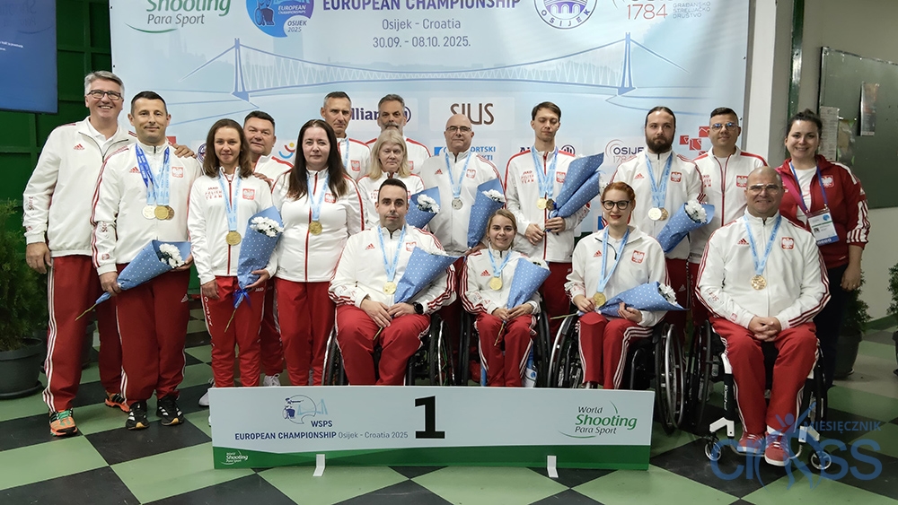 grupa os&oacute;b w dresach