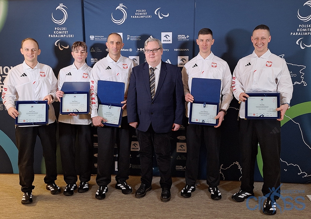 grupa os&oacute;b reprezentacyjnych na kraj